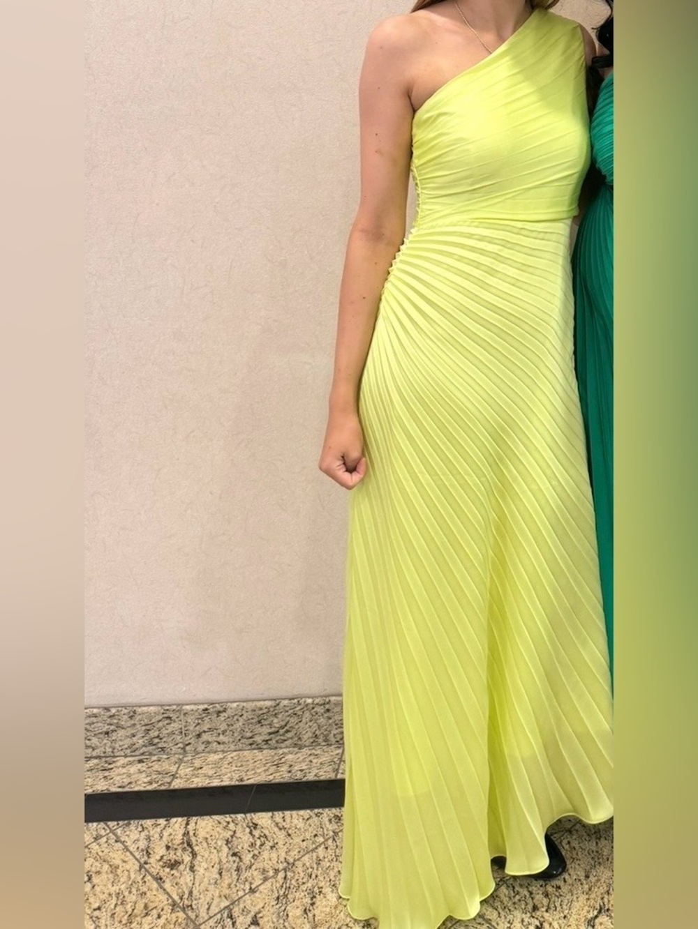 BCBGMaxAzria - Acacia One Shoulder Satin Gown - Sunny Lime